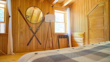 3 bedrooms, in-room safe, desk, iron/ironing board