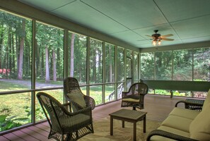 Interior - Piedmont Kitchen House | Charming Cottage on 65 Acres Near Hendersonville (Hendersonville)