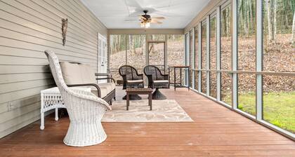 Piedmont Kitchen House | Charming Cottage on 65 Acres Near Hendersonville