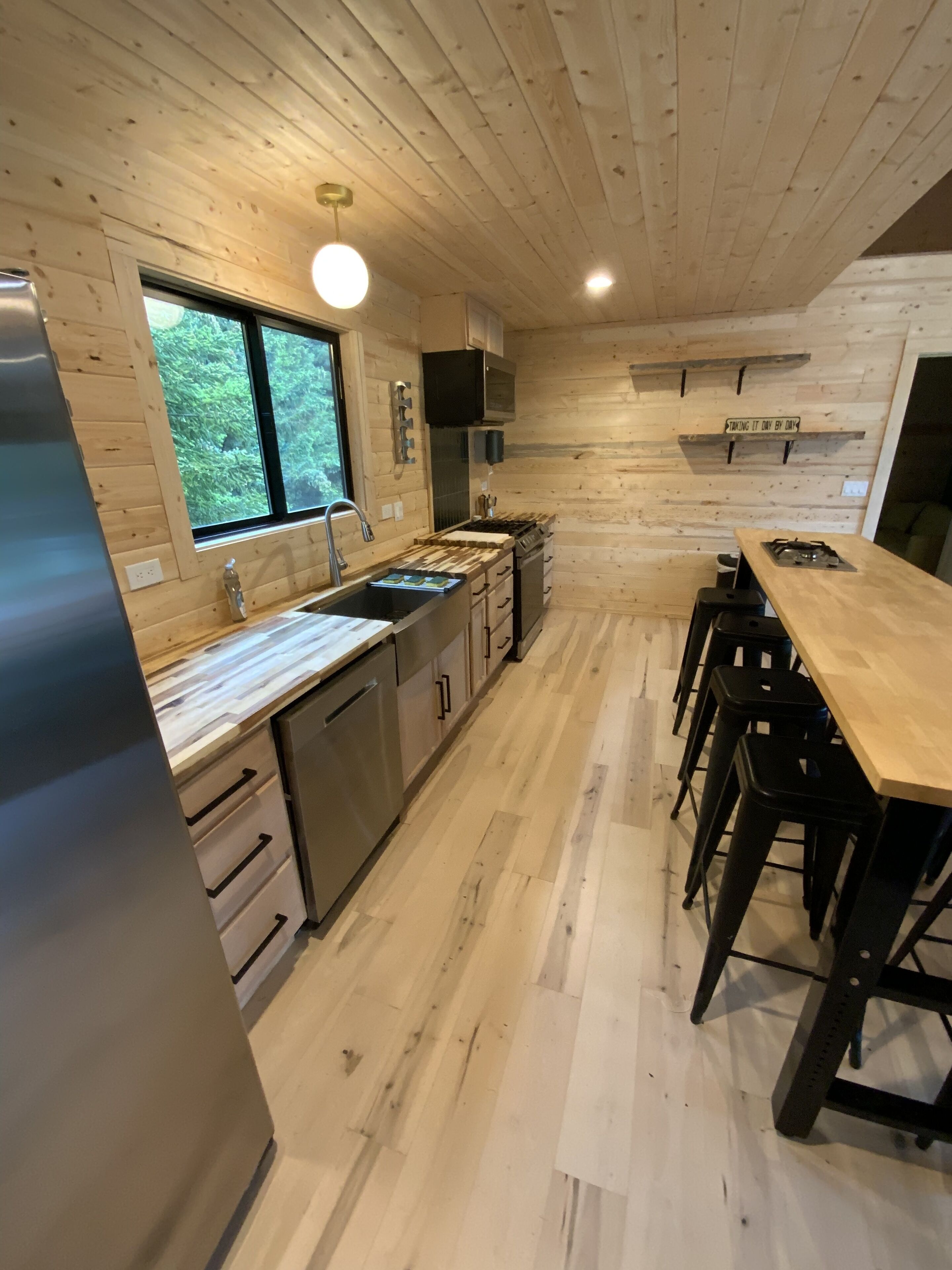 雪櫃、微波爐、焗爐、爐具