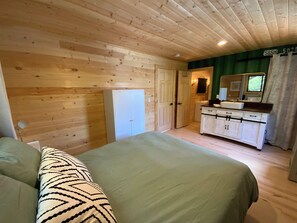 2 bedrooms, travel cot, free WiFi, bed sheets