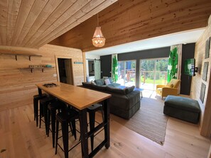 Smart-TV, bøker, musikkbibliotek og filmbibliotek