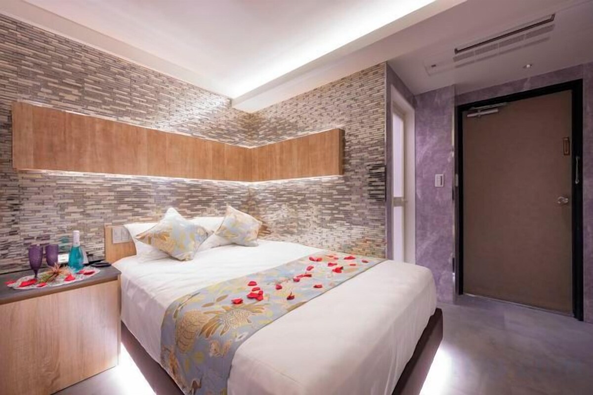 Blackout drapes, soundproofing, WiFi (free), individually decorated