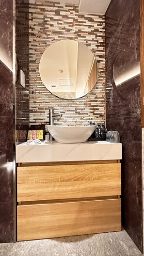Business Room | Individually decorated, blackout drapes, soundproofing, free WiFi