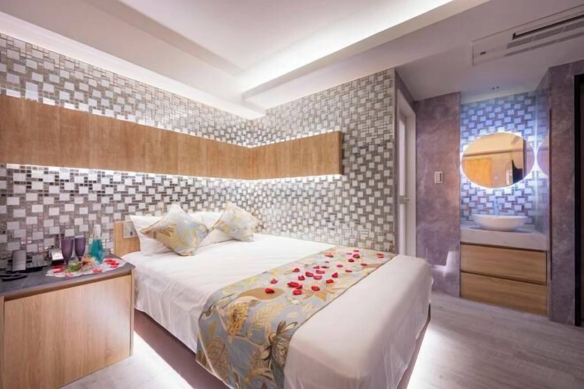 Blackout curtains, soundproofing, free WiFi, individually decorated
