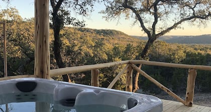 Unique Tilted Treehouse, Private Hot Tub, VIEW on acreage