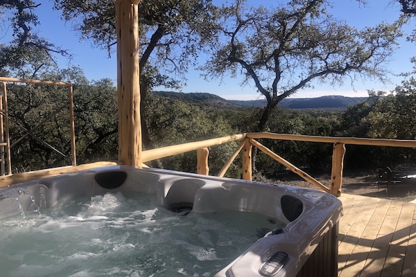 PRIVATE HOT TUB W/ VIEW AWAITS YOU!!