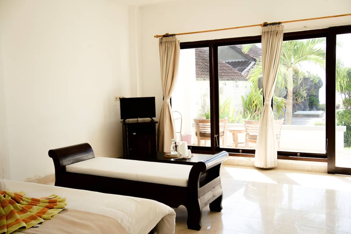 Superior Double Room, Pool View | Premium bedding, desk, WiFi (free), individually decorated