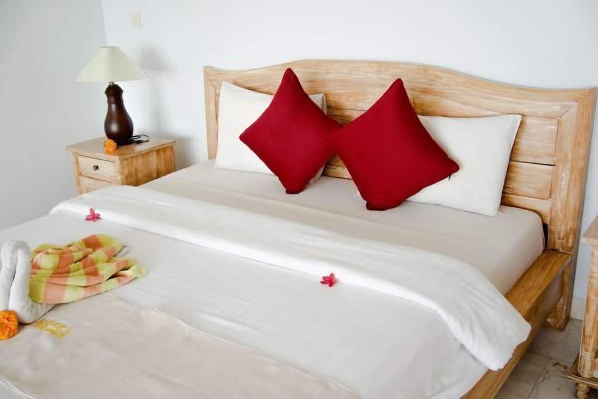 Premium bedding, desk, WiFi (free), individually decorated