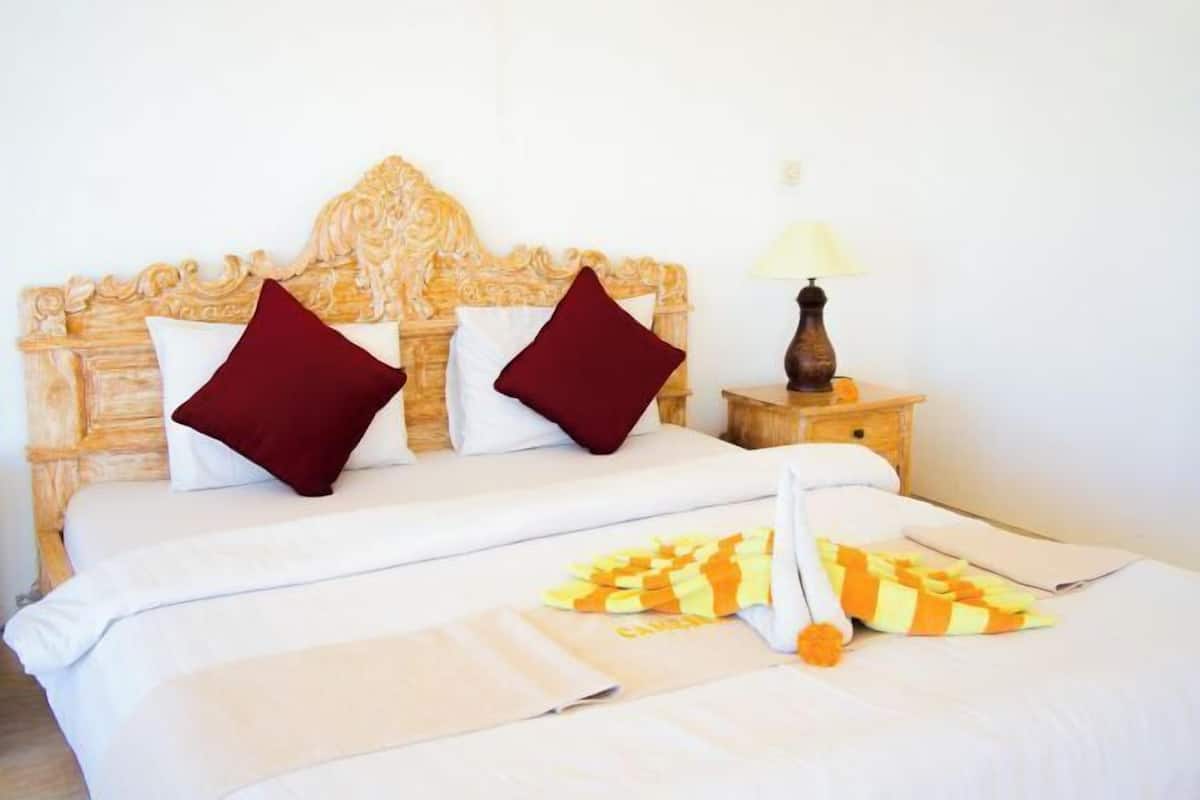 Premium bedding, desk, WiFi (free), individually decorated