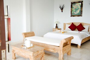Premium bedding, individually decorated, individually furnished, desk - Alam Bali Beach Resort (Karangasem)