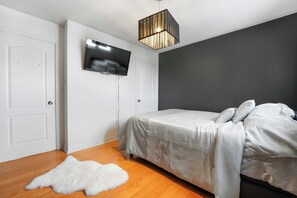 4 bedrooms, desk, iron/ironing board, free WiFi