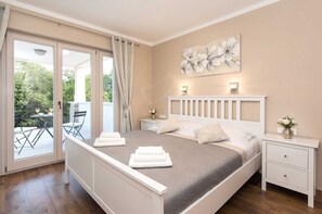 4 bedrooms, iron/ironing board, free WiFi, bed sheets - Villa Diamante with Pool and Garden (Muraj)