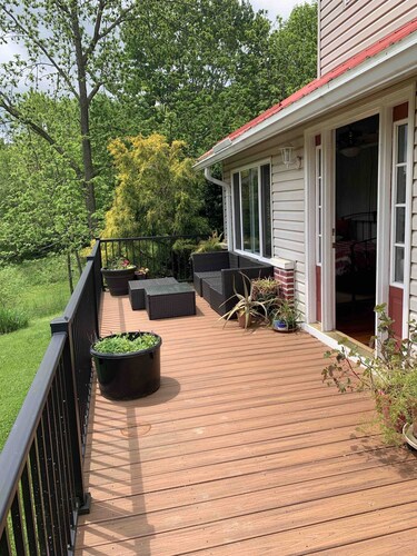 Cozy farmhouse with jacuzzi 10 min from Lansing, NC and Grayson Highlands