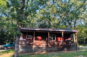 Exterior - Cozy Cabin nestled on 10 acres just minutes from the lake and the speedway (Hermitage)