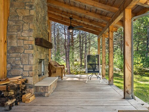 ORV Trails - Outdoor Fireplace - Luxury Cabin - Fall Colors & Pet Friendly!