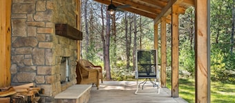 ORV Trails - Outdoor Fireplace - Luxury Cabin - Fall Colors & Pet Friendly!