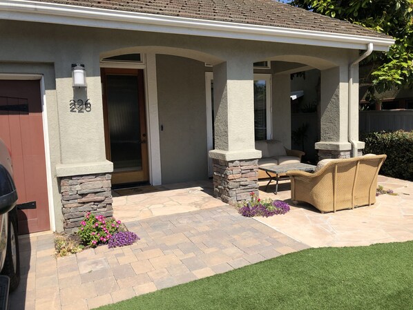 Exterior detail - Updated 4 bedroom single family home in the upscale beach/surf town (Solana Beach)