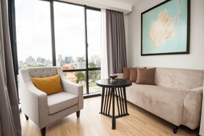 Signature Suite | Premium bedding, down comforters, Select Comfort beds, in-room safe - GLOW PARK HOTEL Grand Royal Palace (Phnom Penh)