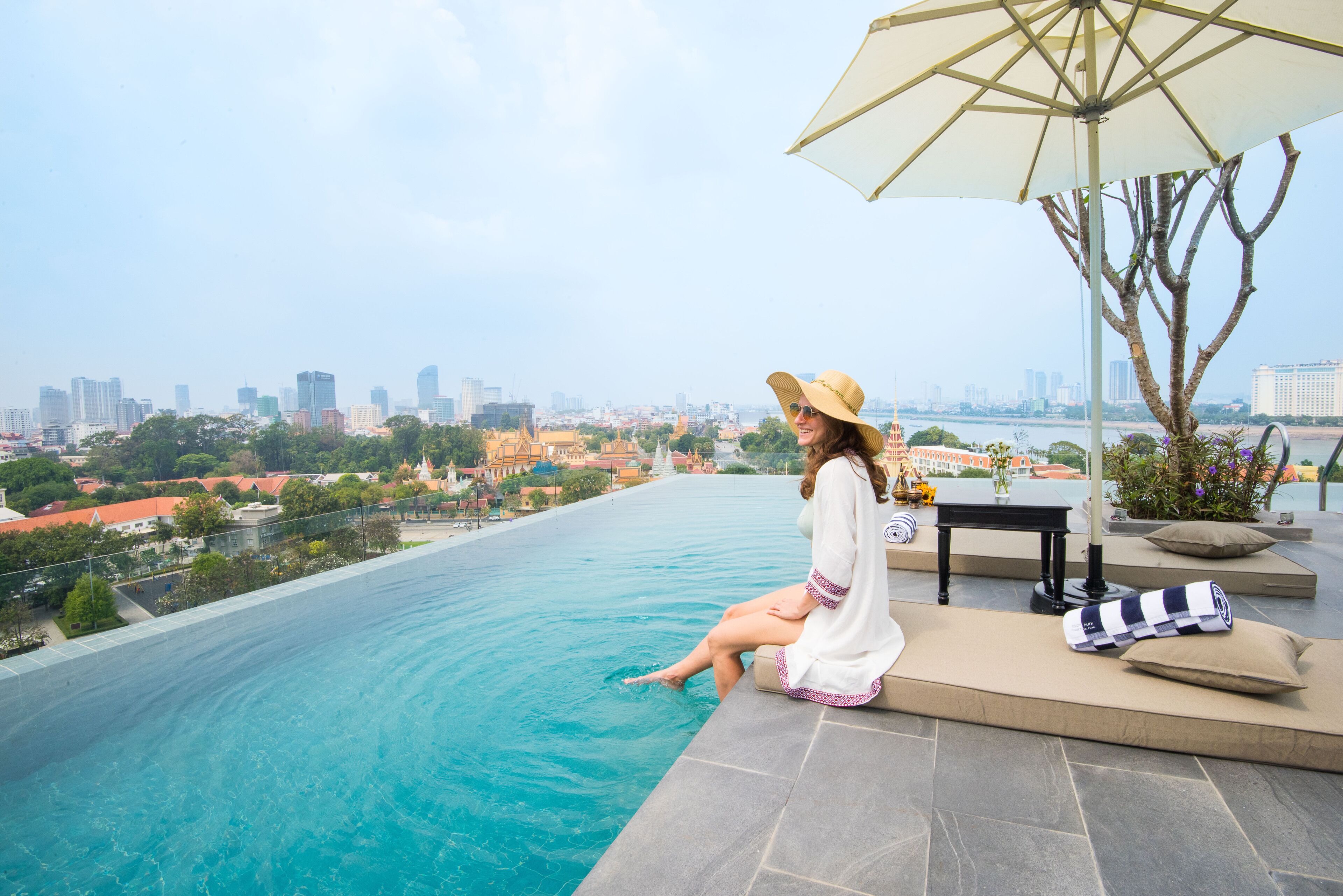 สระว่ายน้ำกลางแจ้ง