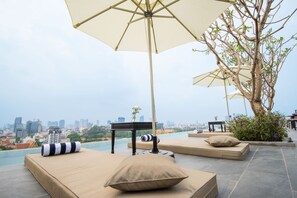 Outdoor pool - GLOW PARK HOTEL Grand Royal Palace (Phnom Penh)