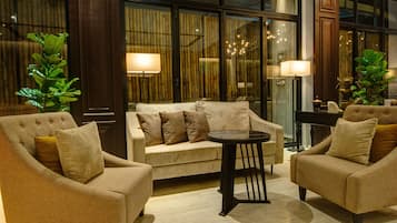 Coin salon dans le hall