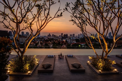 GLOW PARK HOTEL Grand Royal Palace