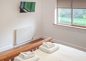 3 bedrooms, Internet - A superbly appointed large two-storey luxury lodge. (Llangollen)