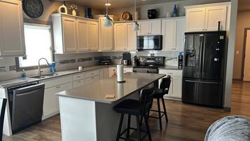 Coffee/tea maker, fridge, microwave, oven