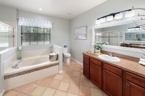 Hair dryer, towels, soap, shampoo - A peaceful tropical oasis with a large saltwater pool and spa hot tub.  (Orlando)