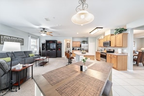 Smart TV, books - A peaceful tropical oasis with a large saltwater pool and spa hot tub.  (Orlando)