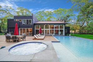 Pool - Stylish Modern Retreat in the Heart of the Hamptons: Your Perfect Getaway! (East Hampton)