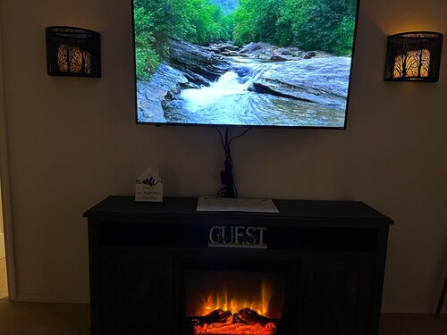 Hawks Nest rentals only 2 miles from Hatfield Mccoy trailhead!