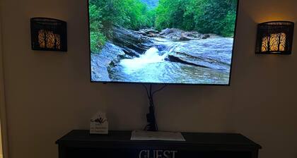 Hawks Nest rentals only 2 miles from Hatfield Mccoy trailhead!