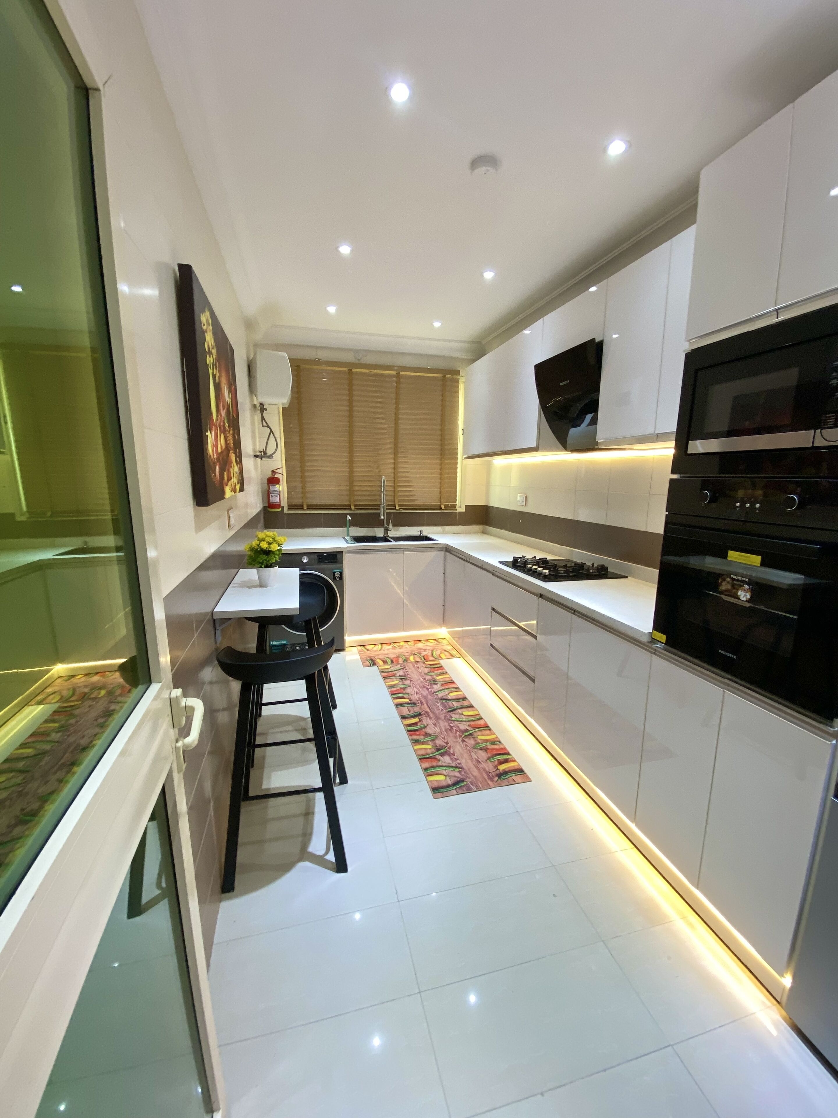 冰箱、微波炉、烤箱、炉灶