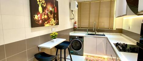 Fridge, microwave, oven, stovetop