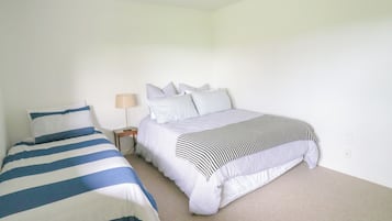 5 bedrooms, iron/ironing board, WiFi, bed sheets