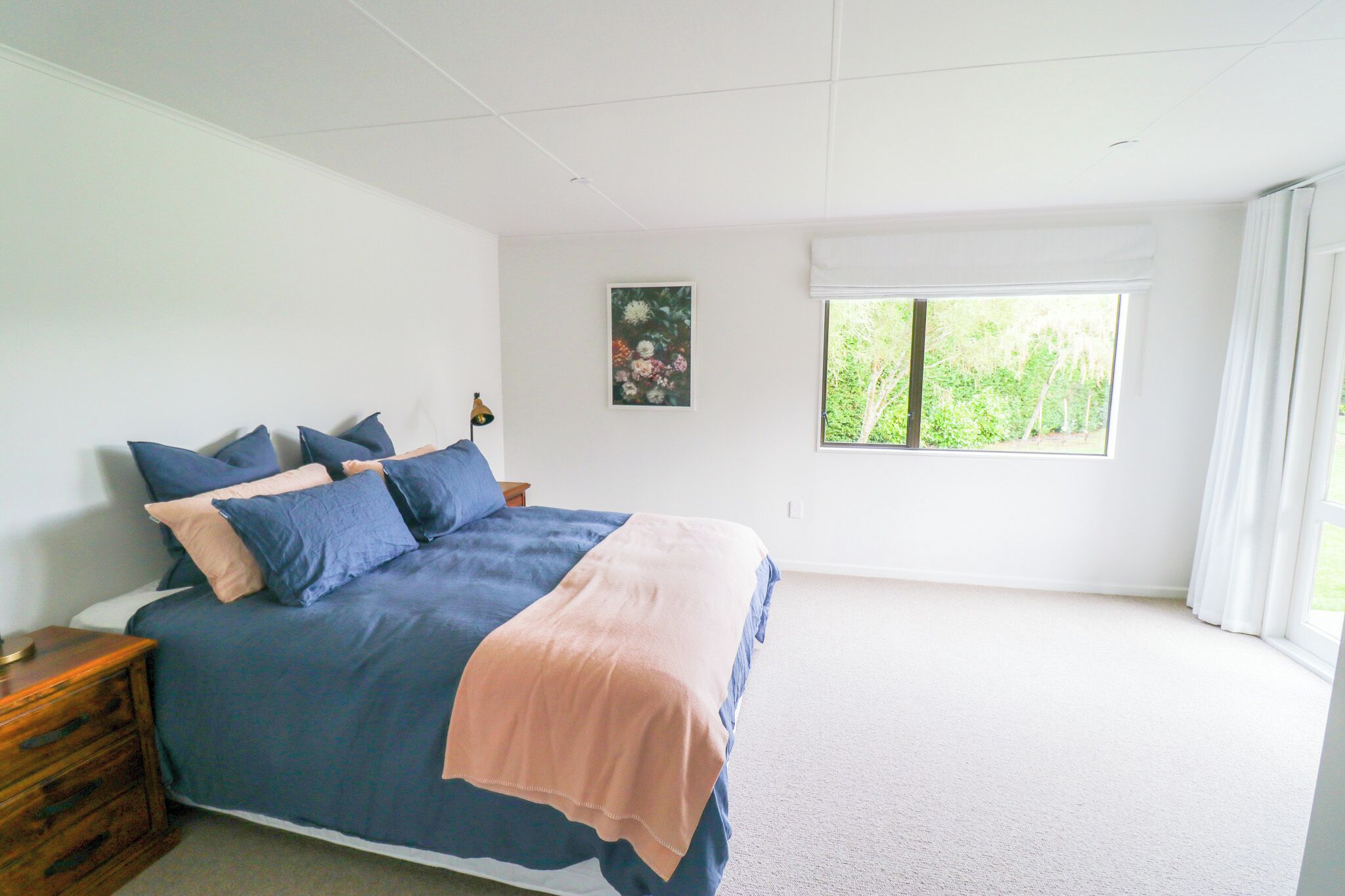 5 bedrooms, iron/ironing board, WiFi, bed sheets