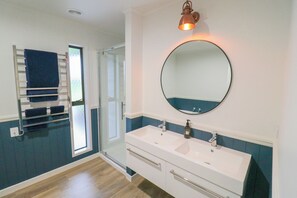 Jetted tub, hair dryer, towels, soap - Moomaa Stay - Rural Delight (Marton)