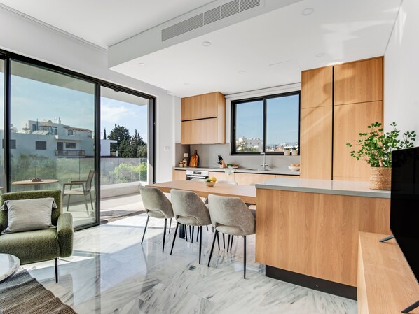 Dining - Sanders Olive - Cute 1-bdr Apt With Shared Pool (Paphos)