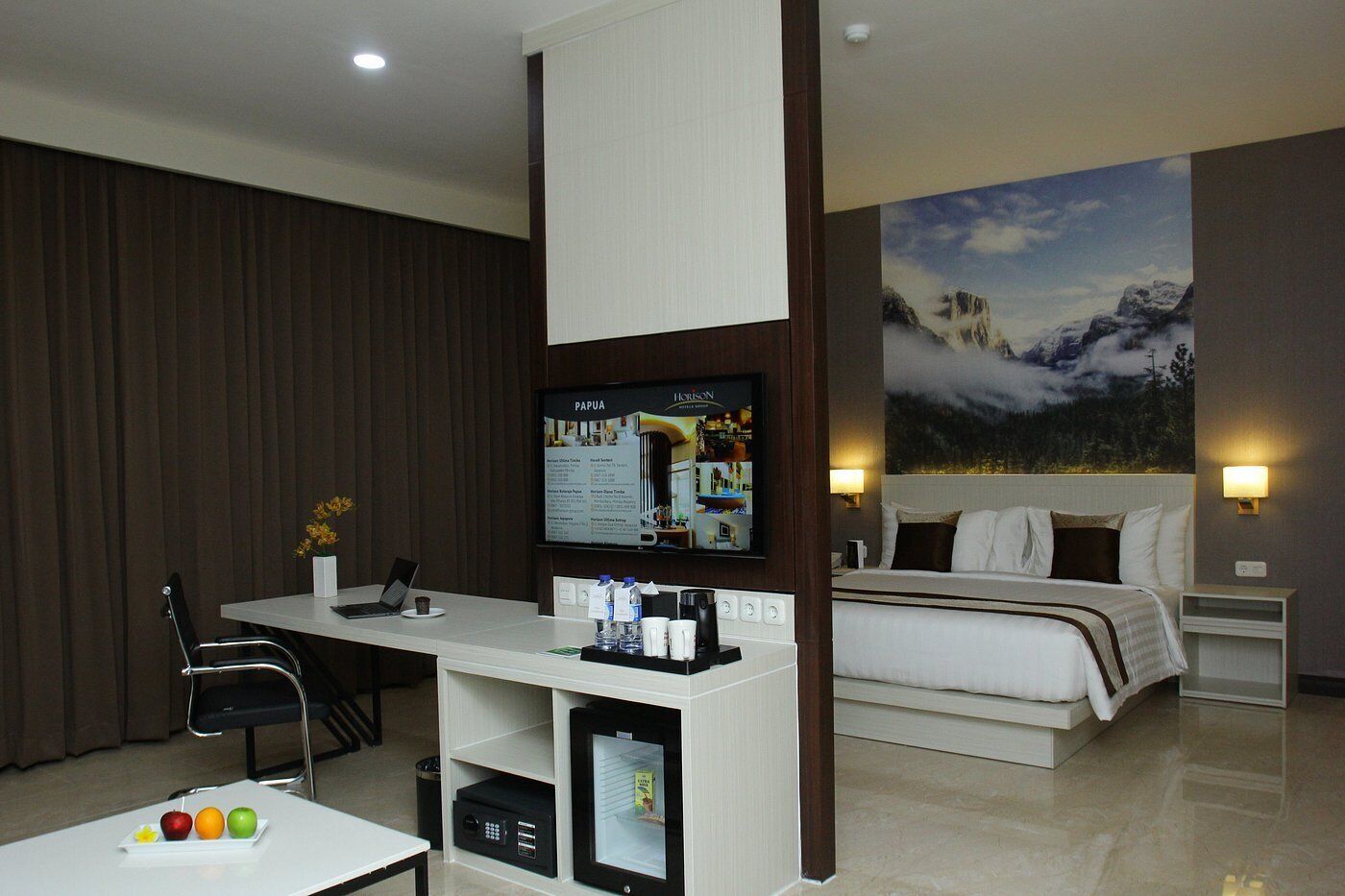 Desk, free WiFi, bed sheets