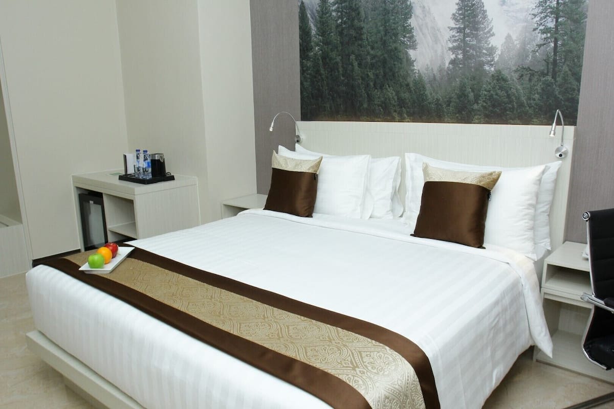 Phòng đôi Deluxe, 1 phòng ngủ | Bàn, truy cập Internet không dây miễn phí, bộ trải giường 