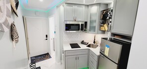 Fridge, microwave, stovetop, coffee/tea maker - Contemporary Beachside Condo (Daytona Beach)
