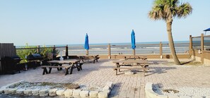 Outdoor dining - Contemporary Beachside Condo (Daytona Beach)