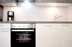Fridge, microwave, oven, stovetop - Panoramic View Apartment Marijane (Preko)