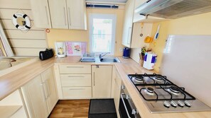 Microwave, oven, stovetop, coffee/tea maker - Le Costa Gloria - à 400m  de la plage - Sud Nantes Camping de la Prairie (Saint-Hilaire-de-Riez)