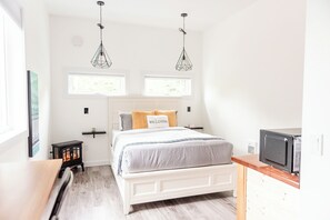 1 bedroom, travel cot, WiFi, bed sheets