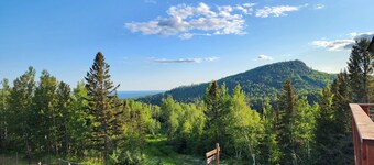Lutsen Getaway - Pool, Hot Tub, Hiking Trails, Gondola, Alpine Slides, & More
