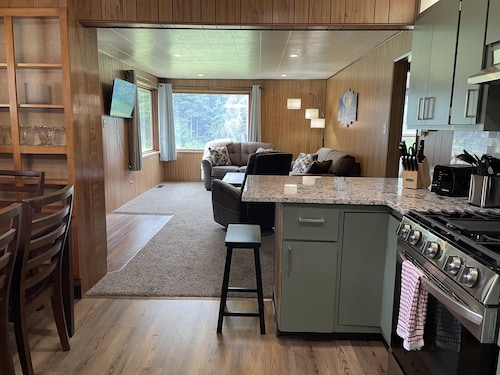 Alaskan Adventure Begins Here: Beautiful Creekside Oasis! 