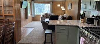 Alaskan Adventure Begins Here: Beautiful Creekside Oasis! 